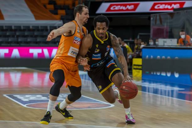 多脚射门可 多脚射门可